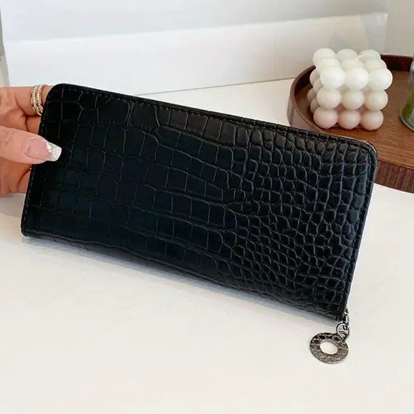 ๐ Crocodile Pattern Wallet, Faux Leather Card Holder Skull Decor, Unique Clutch - Picture 6 of 10